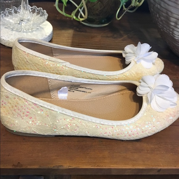 Girls size 1, sparkle sequined and flower flats - Picture 7 of 8